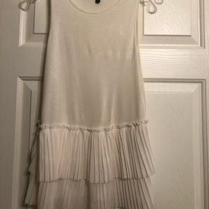 Banana Republic cream tank with 2-tier pleats